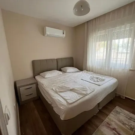Giris Kat,merkezi Konum, Alisveris Merkezi Karsisi'3' דירה *